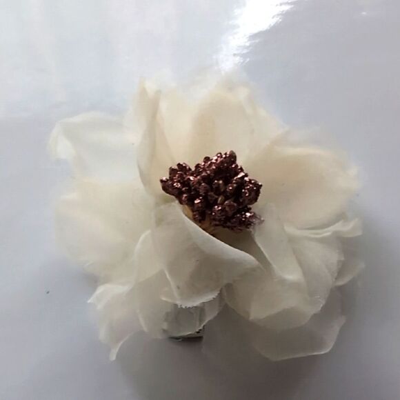 Elegant Cream Flower Brooch /Hair Pins - Picture 1 of 7